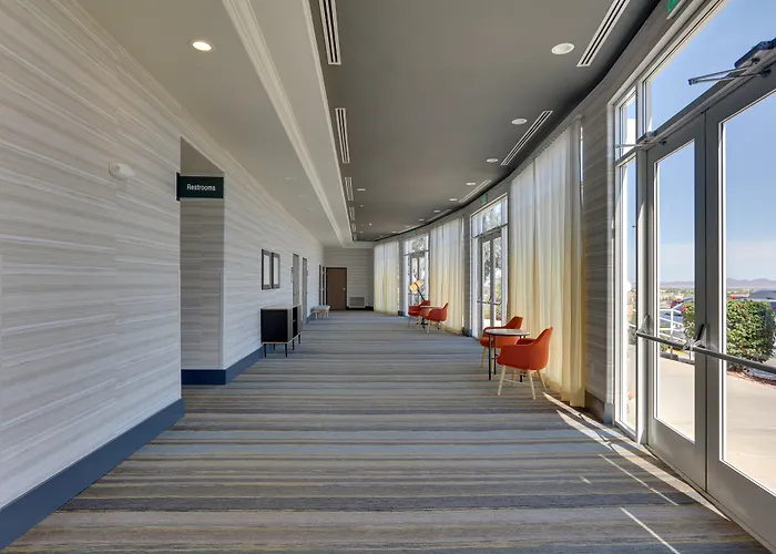 Hampton & Hotel 3*