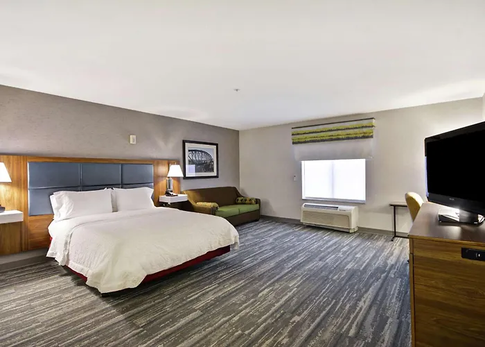 Hampton & Hotel