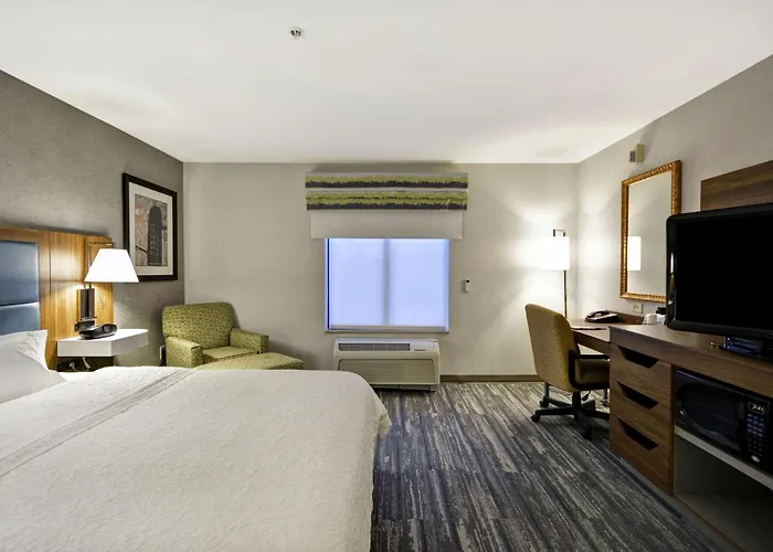 Hampton & Hotel