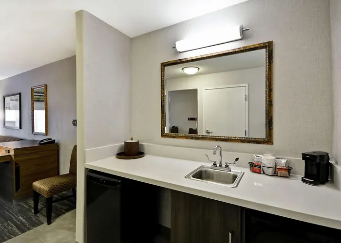 Hampton & Hotel 3*
