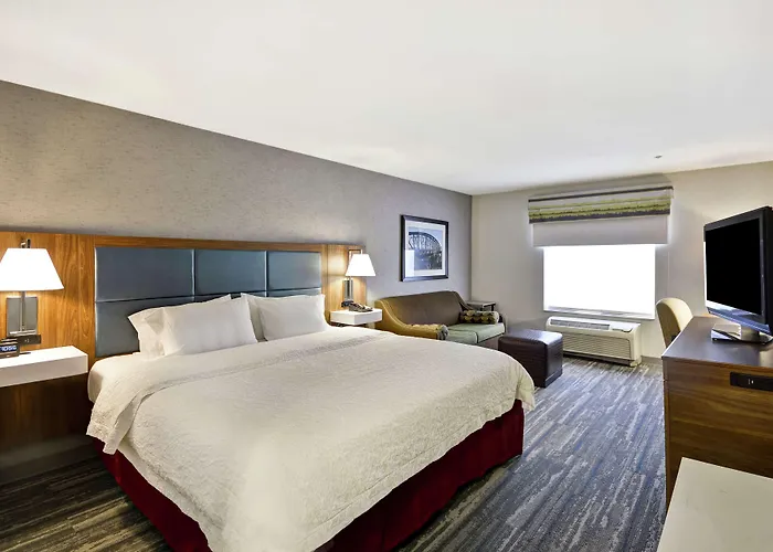 Hampton & Hotel