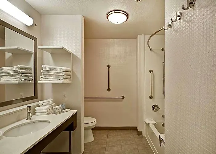 Hampton & Hotel 3*
