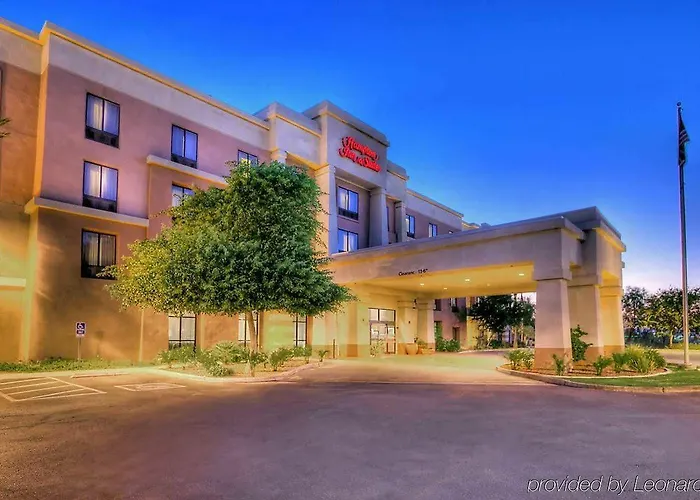 Hampton & Hotel